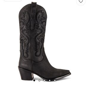 Dagget Boot in Black Washed
Jeffrey Campbell